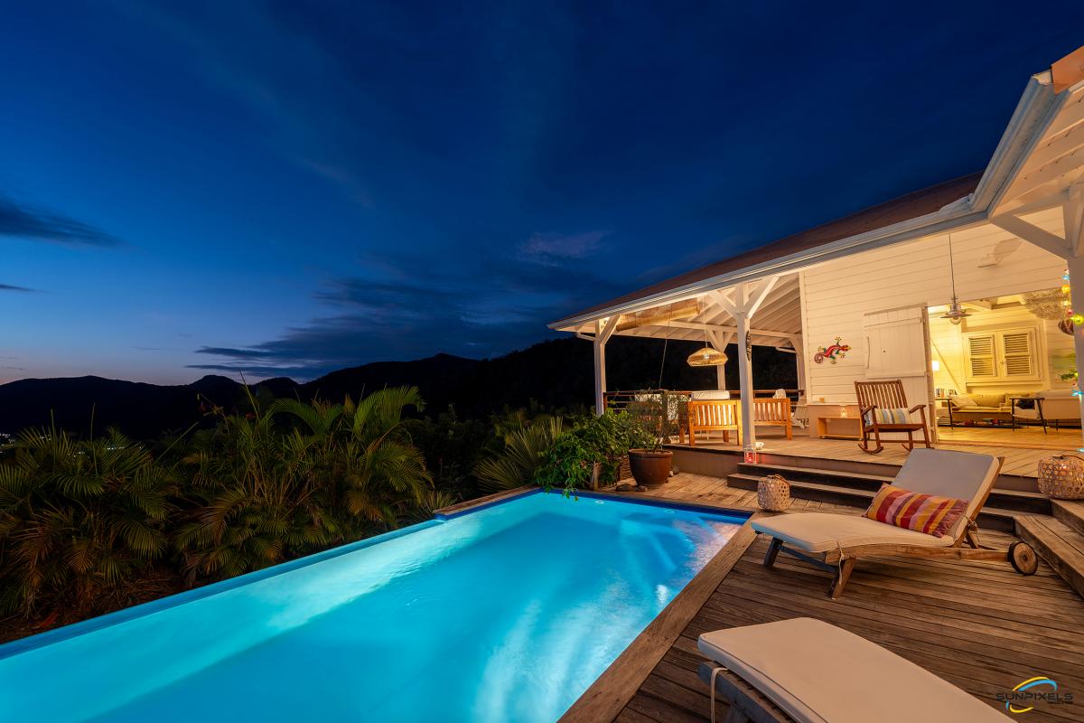 Location villa 5 chambres Martinique - Piscine de nuit